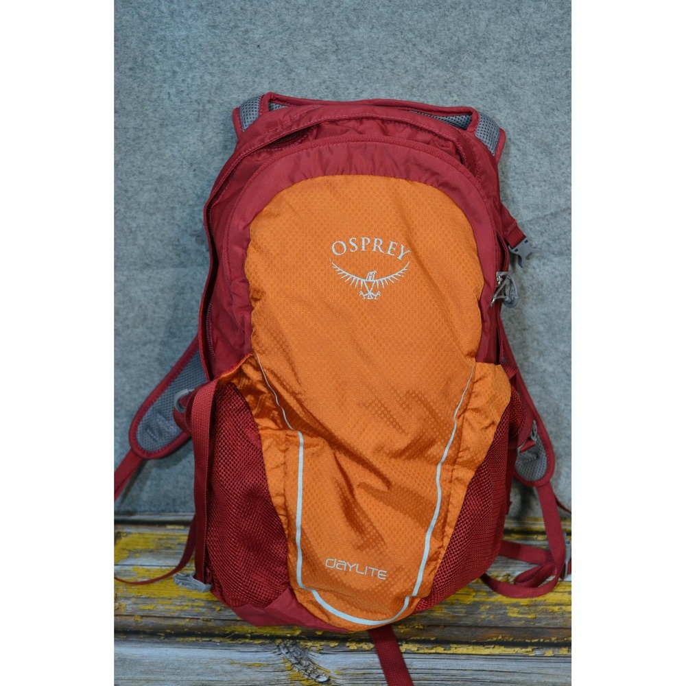 Osprey Daylite Red Hiking Pack Commuter Nylon Zip Pockets One Size Campus